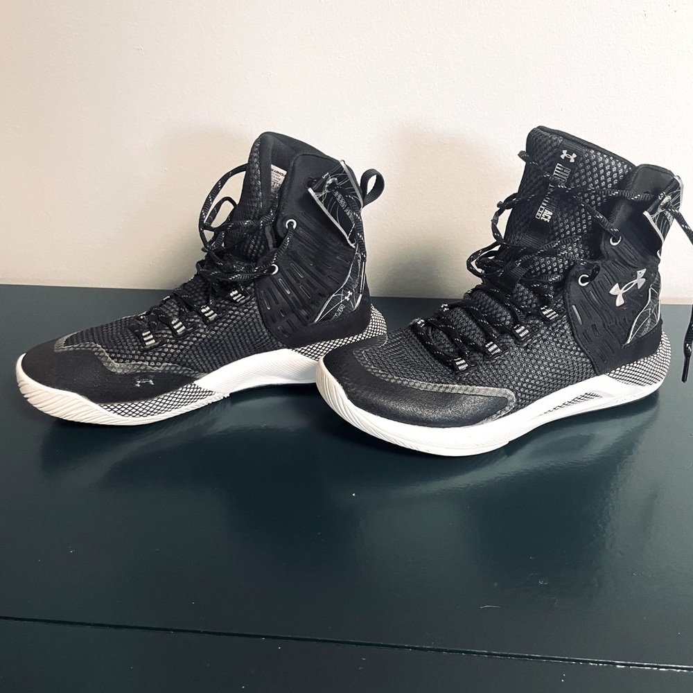 Court shoes, under armour, volleyball shoes